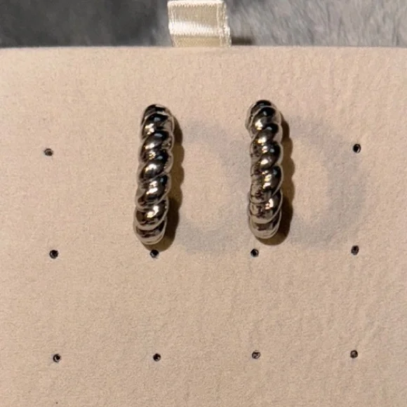 0.6in Silver Textured Hoop Earrings - Picture 5 of 6